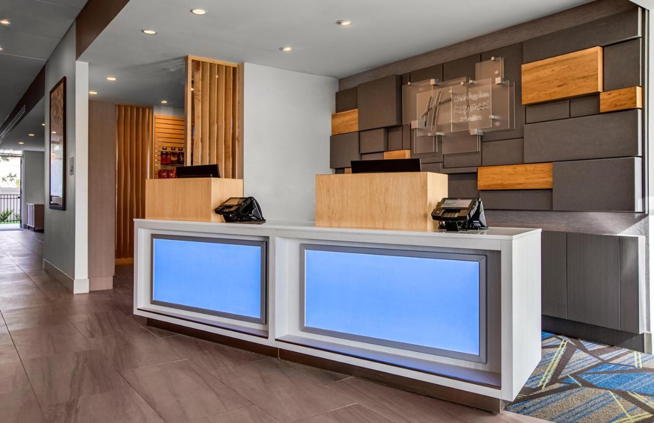Holiday Inn Express & Suites Sanford - Lake Mary By Ihg Exterior photo