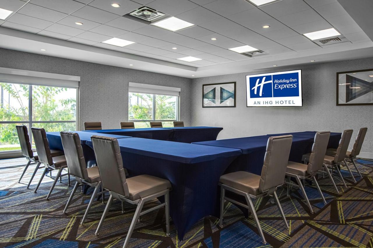 Holiday Inn Express & Suites Sanford - Lake Mary By Ihg Exterior photo