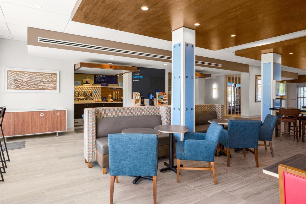 Holiday Inn Express & Suites Sanford - Lake Mary By Ihg Exterior photo