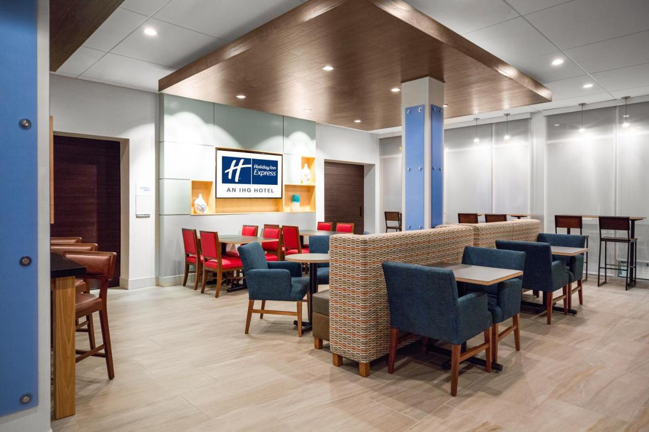 Holiday Inn Express & Suites Sanford - Lake Mary By Ihg Exterior photo